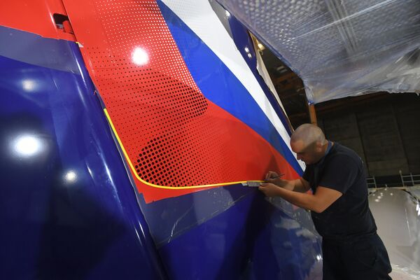 Процесс покраски самолета Sukhoi Superjet 100 Процесс покраски самолета Sukhoi Superjet 100