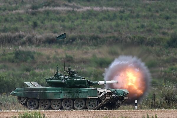 Танк команды армии Ирана в первом полуфинале международных соревнований Танковый биатлон-2018 в рамках Армейских международных игр на подмосковном полигоне Алабино Танк команды армии Ирана в первом полуфинале международных соревнований Танковый биатлон-2018 в рамках Армейских международных игр на подмосковном полигоне Алабино