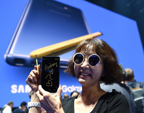 Люди на презентации Galaxy Unpacked в Нью-Йорке Люди на презентации Galaxy Unpacked в Нью-Йорке