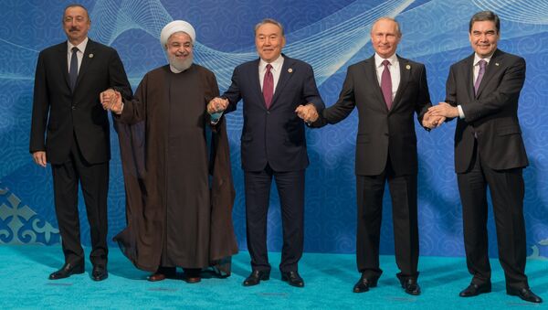 России Владимир Путин на церемонии совместного фотографирования глав государств-участников V Каспийского саммита в Актау. 12 августа 2018 России Владимир Путин на церемонии совместного фотографирования глав государств-участников V Каспийского саммита в Актау. 12 августа 2018