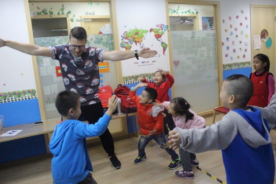 Урок английского языка в китайском детском языковом центре Урок английского языка в китайском детском языковом центре