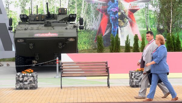 Посетители на выставке Армия России – завтра на форуме Армия-2018 в Кубинке. Архивное фото Посетители на выставке Армия России – завтра на форуме Армия-2018 в Кубинке. Архивное фото