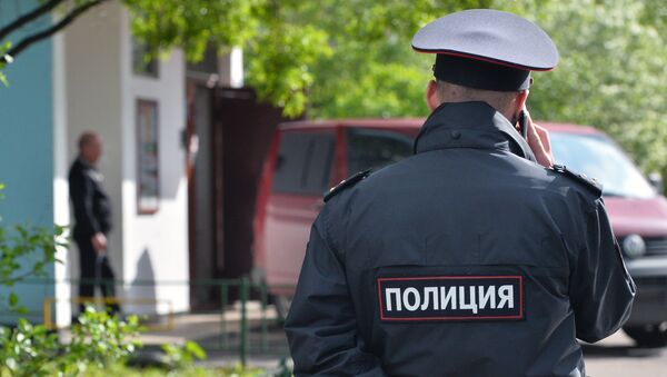 Сотрудник полиции на месте преступления Сотрудник полиции на месте преступления