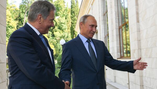 Президент РФ Владимир Путин и президент Финляндской Республики Саули Ниинисте во время встречи. 22 августа 2018 Президент РФ Владимир Путин и президент Финляндской Республики Саули Ниинисте во время встречи. 22 августа 2018