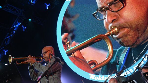 Участник International Jazz Ensemble Якова Окуня Эдди Хендерсон (США) выступает во время All Stars KJP Jam при участии биг-бэнда под управлением Сергея Головни на фестивале Koktebel Jazz Party Участник International Jazz Ensemble Якова Окуня Эдди Хендерсон (США) выступает во время All Stars KJP Jam при участии биг-бэнда под управлением Сергея Головни на фестивале Koktebel Jazz Party