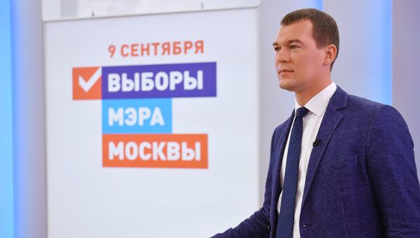 Кандидат в мэры Москвы от ЛДПР Михаил Дегтярев перед началом предвыборных дебатов кандидатов на должность мэра Москвы. Архивное фото Кандидат в мэры Москвы от ЛДПР Михаил Дегтярев перед началом предвыборных дебатов кандидатов на должность мэра Москвы. Архивное фото