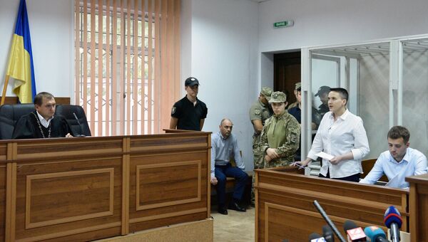 Депутат Верховной рады Украины Надежда Савченко на заседании Шевченковского районного суда в Киеве. Архивное фото. Депутат Верховной рады Украины Надежда Савченко на заседании Шевченковского районного суда в Киеве. Архивное фото.