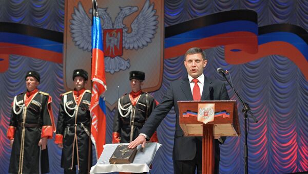 Избранный глава Донецкой народной республики Александр Захарченко на церемонии инаугурации в Донецком драматическом театре Избранный глава Донецкой народной республики Александр Захарченко на церемонии инаугурации в Донецком драматическом театре