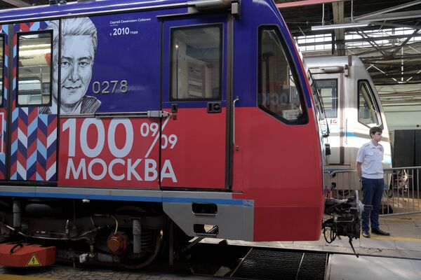 Тематический поезд Градоначальники Москвы, посвященный Дню города, в электродепо Красная Пресня в Москве. 1 сентября 2018 Тематический поезд Градоначальники Москвы, посвященный Дню города, в электродепо Красная Пресня в Москве. 1 сентября 2018
