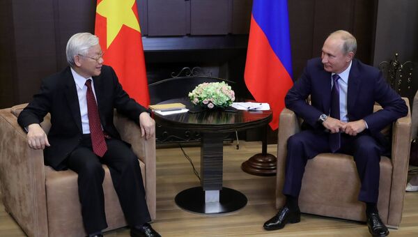 Владимир Путин и генеральный секретарь Центрального комитета коммунистической партии Социалистической Республики Вьетнам Нгуен Фу Чонг во время встречи. 6 сентября 2018 Владимир Путин и генеральный секретарь Центрального комитета коммунистической партии Социалистической Республики Вьетнам Нгуен Фу Чонг во время встречи. 6 сентября 2018