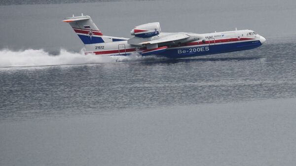 Самолет-амфибия МЧС РФ БЕ-200ЧС на международной выставке Гидроавиасалон в Геленджике. 6 сентября 2018 Самолет-амфибия МЧС РФ БЕ-200ЧС на международной выставке Гидроавиасалон в Геленджике. 6 сентября 2018