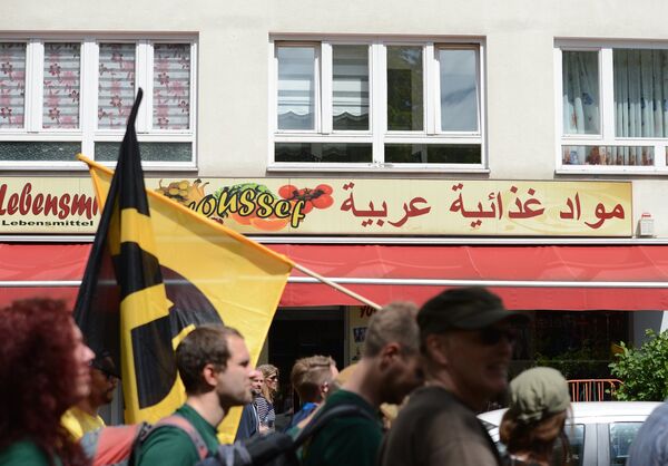 Участники акции против мигрантов в Берлине Участники акции против мигрантов в Берлине