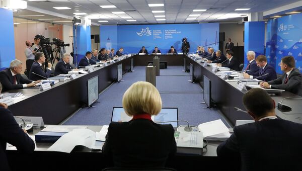 Владимир Путин проводит во Владивостоке заседание президиума Государственного совета по вопросам развития Дальнего Востока. 10 сентября 2018 Владимир Путин проводит во Владивостоке заседание президиума Государственного совета по вопросам развития Дальнего Востока. 10 сентября 2018