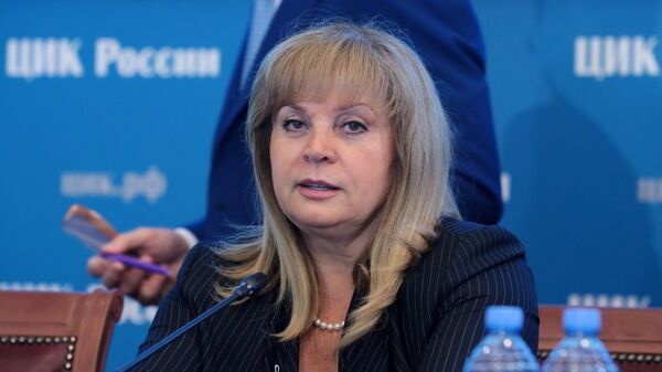 Председатель Центральной избирательной комиссии РФ Элла Памфилова во время объявления предварительных итогов единого дня голосования. 10 сентября 2018 Председатель Центральной избирательной комиссии РФ Элла Памфилова во время объявления предварительных итогов единого дня голосования. 10 сентября 2018