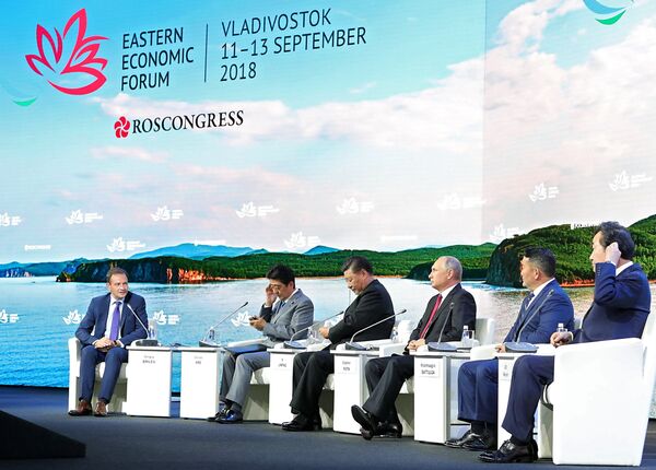 Президент РФ Владимир Путин на пленарном заседании Дальний Восток: расширяя границы возможностей ВЭФ-2018. 12 сентября 2018 Президент РФ Владимир Путин на пленарном заседании Дальний Восток: расширяя границы возможностей ВЭФ-2018. 12 сентября 2018