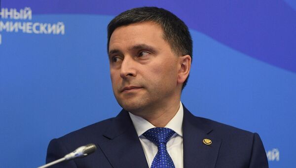 Министр природных ресурсов и экологии РФ Дмитрий Кобылкин на IV Восточнолм экономическом форуме Министр природных ресурсов и экологии РФ Дмитрий Кобылкин на IV Восточнолм экономическом форуме