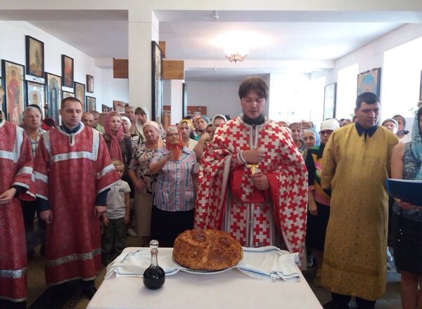 Чин резания Славского Колача, распространенный в Балканских странах, в храме Казанской иконы Богородицы в Орске Чин резания Славского Колача, распространенный в Балканских странах, в храме Казанской иконы Богородицы в Орске