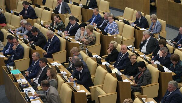 Депутаты на пленарном заседании Государственной Думы РФ. Архивное фото Депутаты на пленарном заседании Государственной Думы РФ. Архивное фото