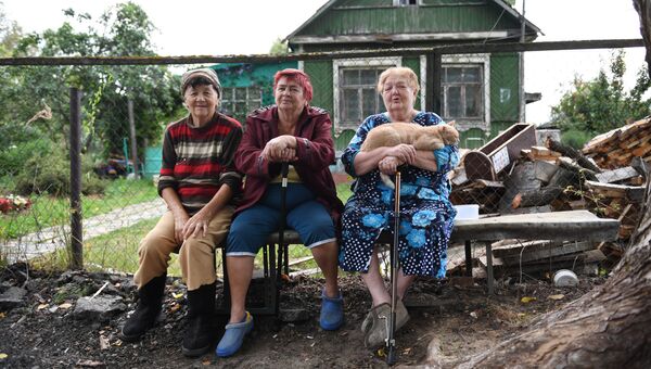 Местные жительницы Екатерина Чижова, Нина Григорьева, Саида Рунова Местные жительницы Екатерина Чижова, Нина Григорьева, Саида Рунова