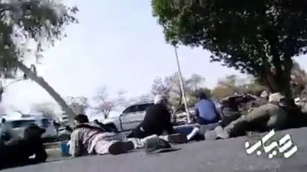 Теракт на военном параде в Иране: звуки стрельбы и паника Теракт на военном параде в Иране: звуки стрельбы и паника