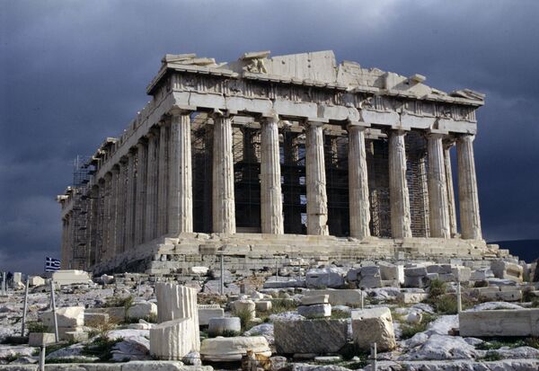 Парфенон - памятник античной архитектуры, расположенный на афинском Акрополе