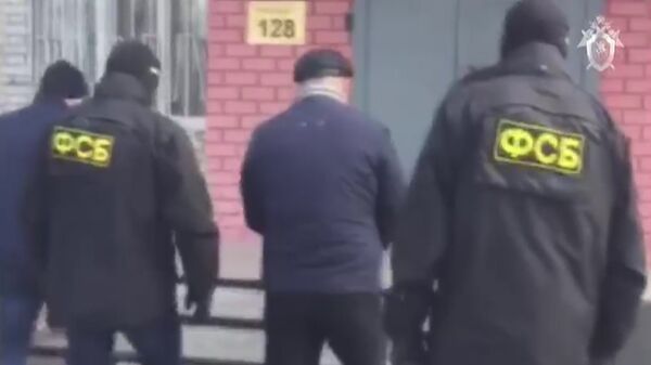 Оперативники ФСБ задерживают Сергея Воронова Оперативники ФСБ задерживают Сергея Воронова