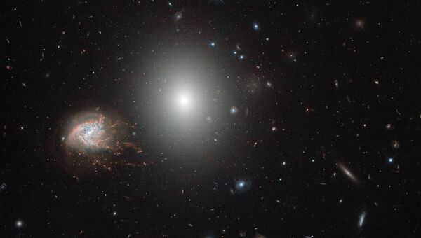 Спиральная галактика NGC 4858 Спиральная галактика NGC 4858