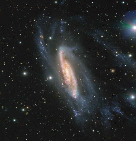 Спиральная галактика NGC 3981, сфотографированная телескопом VLT Спиральная галактика NGC 3981, сфотографированная телескопом VLT