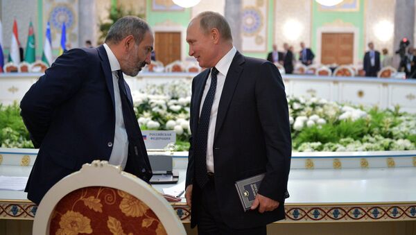 Президент РФ Владимир Путин и премьер-министр Армении Никол Пашинян после заседания Совета глав государств-участников СНГ в Душанбе. 28 сентября 2018 Президент РФ Владимир Путин и премьер-министр Армении Никол Пашинян после заседания Совета глав государств-участников СНГ в Душанбе. 28 сентября 2018