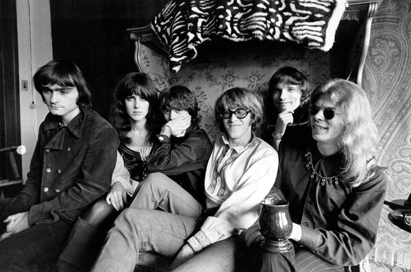 Группа Jefferson Airplane в 1968 году, Марти Балин крайний слева Группа Jefferson Airplane в 1968 году, Марти Балин крайний слева