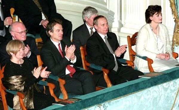 Владимир Путин и Энтони Блэр на премьере оперы Война и мир в Мариинском театре в Санкт-Петербурге Владимир Путин и Энтони Блэр на премьере оперы Война и мир в Мариинском театре в Санкт-Петербурге