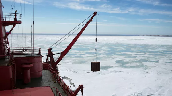 Атомный ледокол Ямал во время научно-исследовательских работ в Карском море