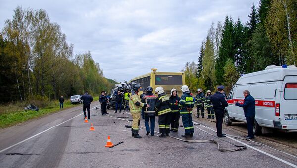 На месте ДТП с участием рейсового автобуса и маршрутного микроавтобуса в Тверской области На месте ДТП с участием рейсового автобуса и маршрутного микроавтобуса в Тверской области