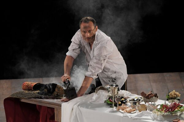 Актёр Анатолий Белый (Алексей Каренин) на предпремьерном пресс-показе спектакля Серёжа по роману Л. Н. Толстого Анна Каренина. 8 октября 2018 Актёр Анатолий Белый (Алексей Каренин) на предпремьерном пресс-показе спектакля Серёжа по роману Л. Н. Толстого Анна Каренина. 8 октября 2018