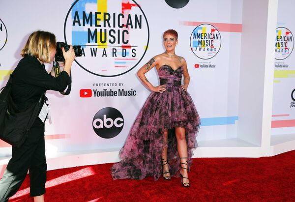 Холзи на церемонии награждения American Music Awards в Лос-Анджелесе Холзи на церемонии награждения American Music Awards в Лос-Анджелесе