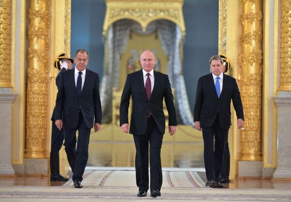 Владимир Путин на церемонии вручения верительных грамот послов иностранных государств. 11 октября 2018 Владимир Путин на церемонии вручения верительных грамот послов иностранных государств. 11 октября 2018