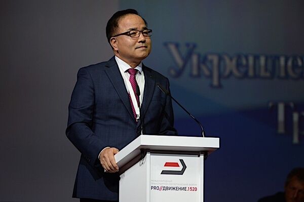 Вице-президент по пассажирским перевозкам и член правления Корейской национальной железнодорожной корпорации KORAIL Хён Ик Чхо Вице-президент по пассажирским перевозкам и член правления Корейской национальной железнодорожной корпорации KORAIL Хён Ик Чхо