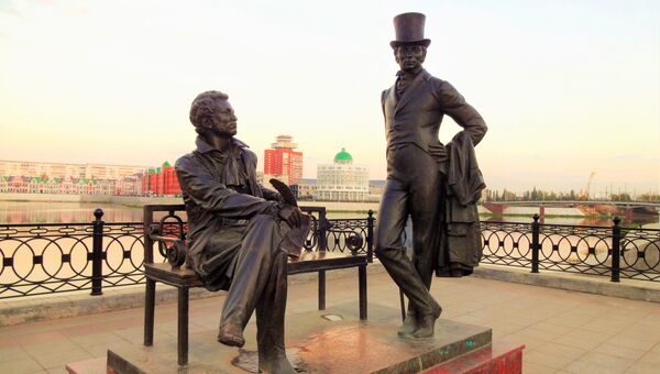 Памятник А. С. Пушкину и Евгению Онегину в Йошкар-Оле Памятник А. С. Пушкину и Евгению Онегину в Йошкар-Оле