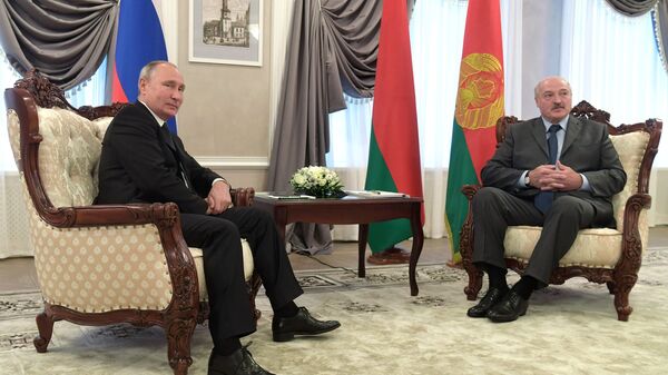 Владимир Путин и президент Республики Беларусь Александр Лукашенко во время встречи в Могилеве. 12 октября 2018 Владимир Путин и президент Республики Беларусь Александр Лукашенко во время встречи в Могилеве. 12 октября 2018