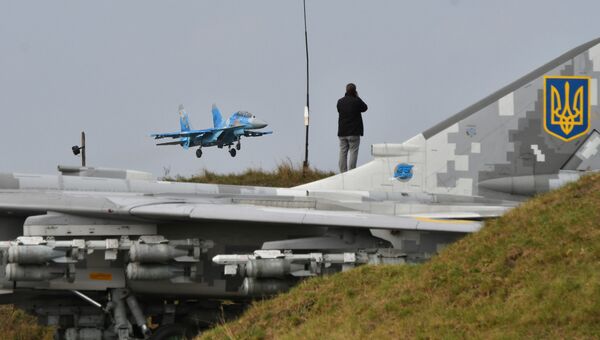 Украинский истребитель Су-27 во время учений Чистое небо - 2018 Украинский истребитель Су-27 во время учений Чистое небо - 2018