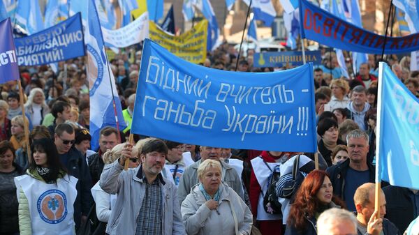 Участники акции протеста профсоюзов в Киеве с требованием повышения минимального размера оплаты труда. 17 октября 2018 Участники акции протеста профсоюзов в Киеве с требованием повышения минимального размера оплаты труда. 17 октября 2018