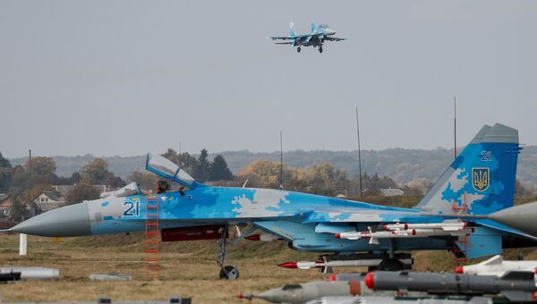 Украинский истребитель Су-27 во время учений Чистое небо - 2018 Украинский истребитель Су-27 во время учений Чистое небо - 2018