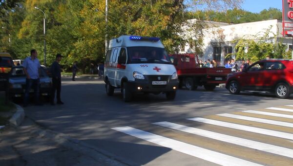 У Политехнического колледжа в Керчи, в котором произошел взрыв У Политехнического колледжа в Керчи, в котором произошел взрыв