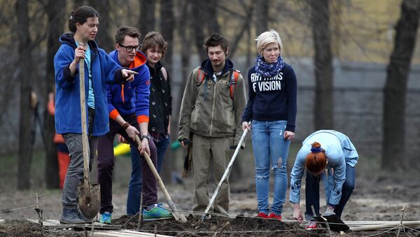 Волонтеры высадят 40 тысяч деревьев в парке Лосиный остров Волонтеры высадят 40 тысяч деревьев в парке Лосиный остров