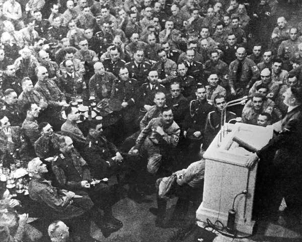 Выступление на офицерском собрание фюрера Адольфа Гитлера