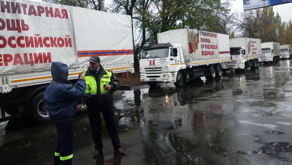 Автомобили 82-го гуманитарного конвоя МЧС России прибыли на разгрузку в Донецк. Архивное фото Автомобили 82-го гуманитарного конвоя МЧС России прибыли на разгрузку в Донецк. Архивное фото