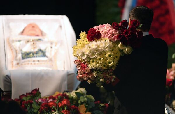 На церемонии прощания с актером театра и кино Николаем Караченцовым в театре Ленком в Москве На церемонии прощания с актером театра и кино Николаем Караченцовым в театре Ленком в Москве