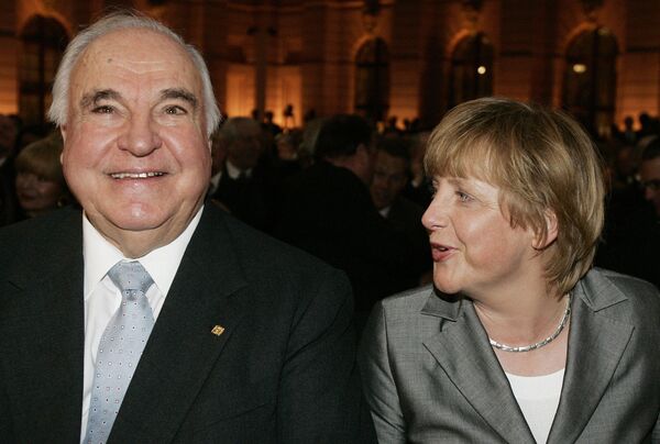 Гельмут Коль и Ангела Меркель. 2005 год Гельмут Коль и Ангела Меркель. 2005 год