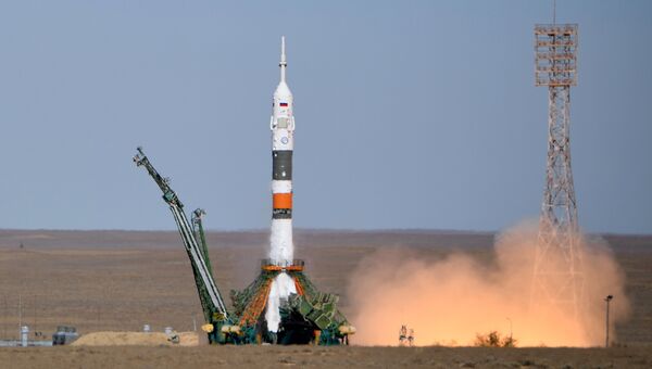 Старт ракеты-носителя Союз-ФГ с пилотируемым кораблем Союз МС-10. Архивное фото Старт ракеты-носителя Союз-ФГ с пилотируемым кораблем Союз МС-10. Архивное фото
