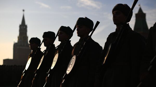 Участники марша, посвященного 77-летию военного парада 1941 года, на Красной площади в Москве. 7 ноября 2018 Участники марша, посвященного 77-летию военного парада 1941 года, на Красной площади в Москве. 7 ноября 2018